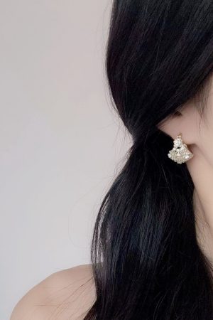 Double-Sided Floral Ear Clips - Elegant Light Luxury Hoop Earrings for Women, Versatile Niche Design for a Fairy-Tale Look