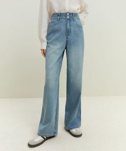 Downtown Comfy Outfits, Black Long Sleeves Outfit - Double Buttoned Light Washed Jeans