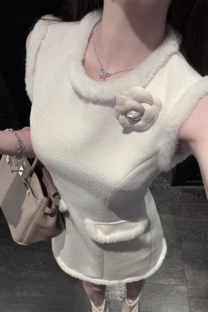 Eco-Friendly White Woolen Short Dress with Waist-Cinching Sleeveless Design and Floral Accents for Winter Fashion