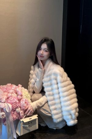 Eco-Friendly Winter Mink Fur Short Coat for Women, Suede Lining, Luxurious Warmth, Chic Style, Perfect for Cold Weather
