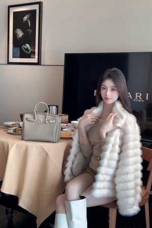 Eco-Friendly Winter Mink Fur Short Coat for Women, Suede Lining, Luxurious Warmth, Chic Style, Perfect for Cold Weather