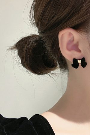 Elegant 925 Silver Needle Velvet Bow Tassel Earrings for Women, High-End Niche Design Ear Studs