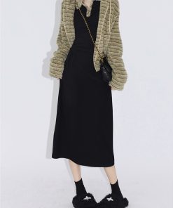 Elegant Black Knitted Dress for Women, Waist-Cinching Base Layer, Long Skirt, Autumn 2025 Niche Style