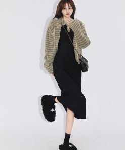 Elegant Black Knitted Dress for Women, Waist-Cinching Base Layer, Long Skirt, Autumn 2025 Niche Style