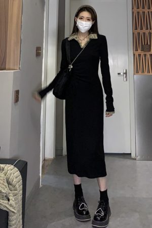 Elegant Black Knitted Dress for Women, Waist-Cinching Base Layer, Long Skirt, Autumn 2025 Niche Style