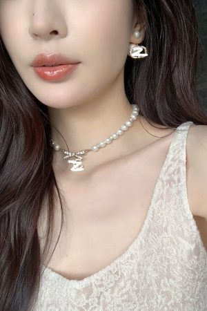 Elegant Butterfly Dream Non-Metal Imitation Pearl Necklace with White Beads - Niche Fashion Jewelry for Chic Styles