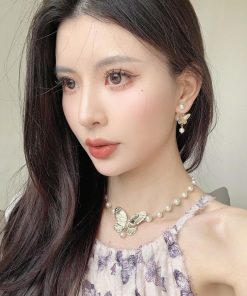 Elegant Butterfly Dream Non-Metal Imitation Pearl Necklace with White Beads - Niche Fashion Jewelry for Chic Styles