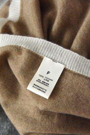 Elegant Cashmere Shawl - Triangular Scarf for Versatile Styling, Perfect for Air Conditioning, Warm and Cozy Accessory