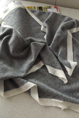 Elegant Cashmere Shawl - Triangular Scarf for Versatile Styling, Perfect for Air Conditioning, Warm and Cozy Accessory