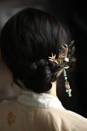 Elegant Chinese-Style Bamboo Leaf Hairpin with Tassels - Ancient Design for Upscale Updos and Chic Hairstyles