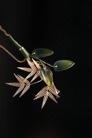 Elegant Chinese-Style Bamboo Leaf Hairpin with Tassels - Ancient Design for Upscale Updos and Chic Hairstyles