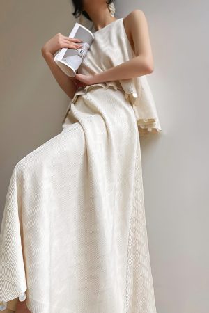 Elegant Commuter Sleeveless Top & Loose Shell Skirt Set - Cloud Sea Wind Bell Vacation Style Outfit for Effortless 90s-Inspired Fashion