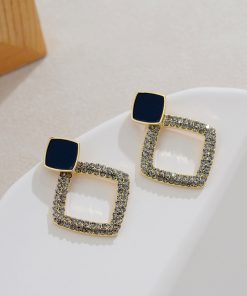 Elegant Diamond-Shaped Stud Earrings - Vintage French-Style Circle Drops, Versatile Spring Accessories for Women, High-End Feel