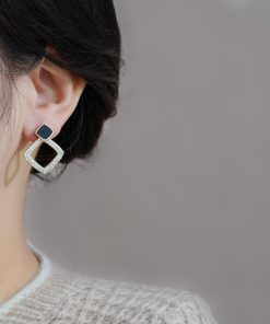 Elegant Diamond-Shaped Stud Earrings - Vintage French-Style Circle Drops, Versatile Spring Accessories for Women, High-End Feel