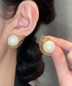 Elegant Double Winged Pearl Earrings - Light Luxury High-Quality Ear Accessories for Trendy Fashion Lovers
