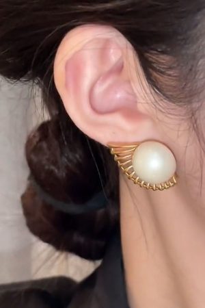 Elegant Double Winged Pearl Earrings - Light Luxury High-Quality Ear Accessories for Trendy Fashion Lovers
