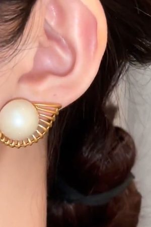 Elegant Double Winged Pearl Earrings - Light Luxury High-Quality Ear Accessories for Trendy Fashion Lovers