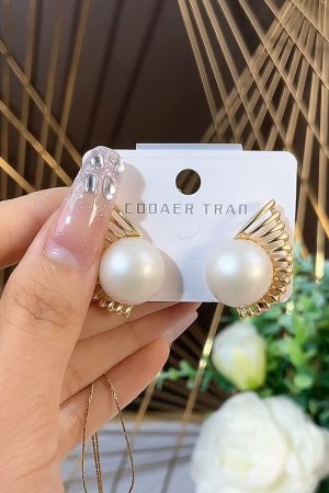 Elegant Double Winged Pearl Earrings - Light Luxury High-Quality Ear Accessories for Trendy Fashion Lovers