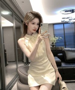 Elegant French Lace Sleeveless Halter Dress for Women - Waist-Cinching Bodycon Mini Dress for Summer - Chic and Niche Style