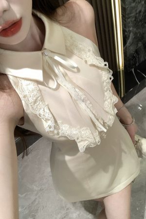 Elegant French Lace Sleeveless Halter Dress for Women - Waist-Cinching Bodycon Mini Dress for Summer - Chic and Niche Style