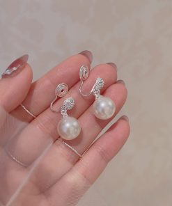 Elegant French Pearl Stud Earrings for Women - Non-Pierced Ear Clips, Small Round Design, Chic Ear Accessories for a Gentle Look