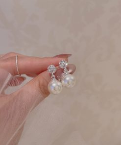 Elegant French Pearl Stud Earrings for Women - Non-Pierced Ear Clips, Small Round Design, Chic Ear Accessories for a Gentle Look