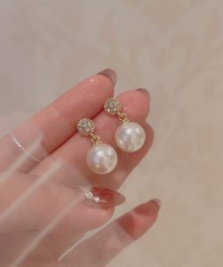 Elegant French Pearl Stud Earrings for Women - Non-Pierced Ear Clips, Small Round Design, Chic Ear Accessories for a Gentle Look