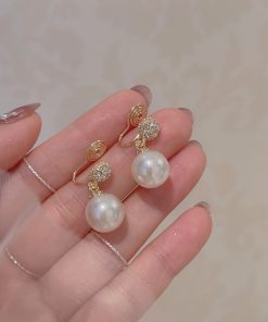 Elegant French Pearl Stud Earrings for Women - Non-Pierced Ear Clips, Small Round Design, Chic Ear Accessories for a Gentle Look