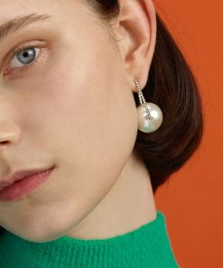 Elegant French Retro Pearl Pendant Earrings with Diamond-Inlaid Sparkling Chain - High-End Luxury Fashion Jewelry