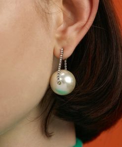 Elegant French Retro Pearl Pendant Earrings with Diamond-Inlaid Sparkling Chain - High-End Luxury Fashion Jewelry