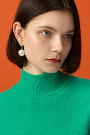 Elegant French Retro Pearl Pendant Earrings with Diamond-Inlaid Sparkling Chain - High-End Luxury Fashion Jewelry