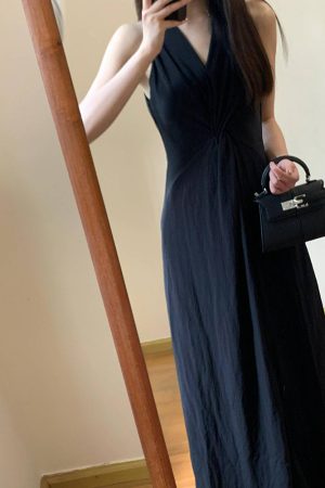 Elegant French-Style Black Sleeveless V-Neck Dress for Women - Waist-Cinching, Long Summer Dress, High-End Fashion