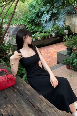 Elegant French-Style Square-Neck Camisole Dress for Women - Waist-Cinching, Niche Long Dress, Summer 2025 Essential