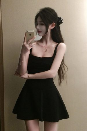 Elegant French-Style Square-Neck Spaghetti Strap Dress for Women, Waist-Cinching Little Black Dress, Slimming Summer Short Skirt