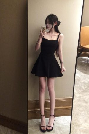 Elegant French-Style Square-Neck Spaghetti Strap Dress for Women, Waist-Cinching Little Black Dress, Slimming Summer Short Skirt