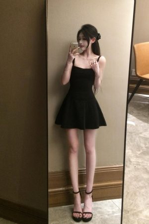 Elegant French-Style Square-Neck Spaghetti Strap Dress for Women, Waist-Cinching Little Black Dress, Slimming Summer Short Skirt
