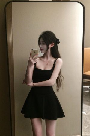 Elegant French-Style Square-Neck Spaghetti Strap Dress for Women, Waist-Cinching Little Black Dress, Slimming Summer Short Skirt
