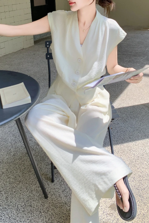 Elegant French Style Vest and Wide-Leg Pants Two-Piece Set - 2025 Summer Outfit for a Youthful Look, Perfect for Casual Chic or Vacation