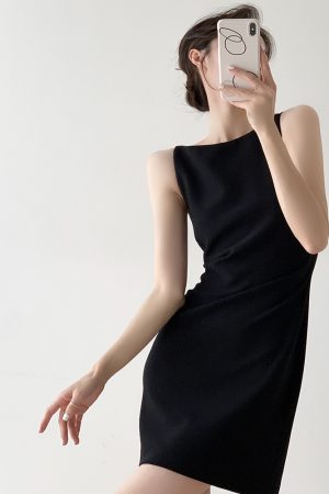 Elegant French Vintage Black One-Shoulder Dress for Women, Summer Hepburn Style Sleeveless Fitted Dress, High-End Fashion