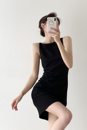 Elegant French Vintage Black One-Shoulder Dress for Women, Summer Hepburn Style Sleeveless Fitted Dress, High-End Fashion