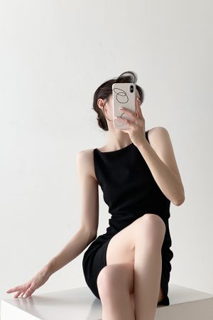 Elegant French Vintage Black One-Shoulder Dress for Women, Summer Hepburn Style Sleeveless Fitted Dress, High-End Fashion