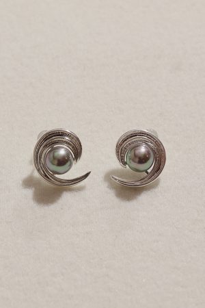 Elegant Gray Pearl Irregular Earrings - Versatile Minimalist Design, S925 Silver Needle, Vintage Style Jewelry