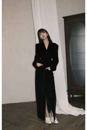 Elegant Heavyweight Velvet Trench Coat for Women - Fitted V-Neck Long Outerwear, High-End Fashion, Chic Style