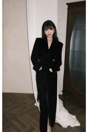 Elegant Heavyweight Velvet Trench Coat for Women - Fitted V-Neck Long Outerwear, High-End Fashion, Chic Style