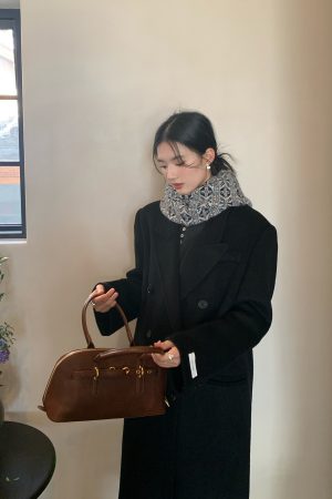 Elegant Hepburn Style Black Mid-Length 100% Wool Coat for Women - High-End Woolen Outerwear, Classic Vintage Fashion