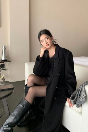 Elegant Hepburn Style Black Mid-Length 100% Wool Coat for Women - High-End Woolen Outerwear, Classic Vintage Fashion