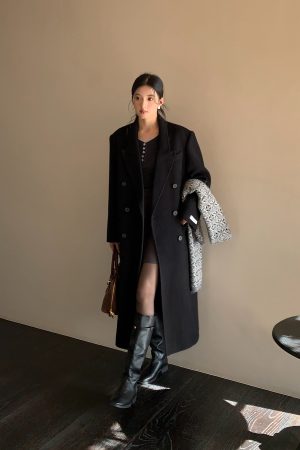 Elegant Hepburn Style Black Mid-Length 100% Wool Coat for Women - High-End Woolen Outerwear, Classic Vintage Fashion