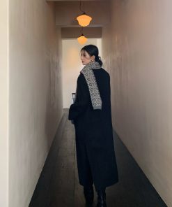 Elegant Hepburn Style Black Mid-Length 100% Wool Coat for Women - High-End Woolen Outerwear, Classic Vintage Fashion