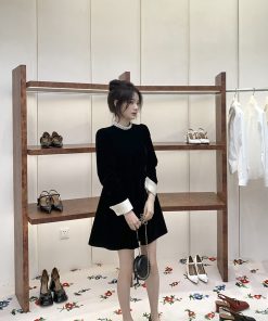 Elegant Hepburn-Style Black Velvet Dress for Women, Waist-Cinching, Petite-Friendly, Spring Layering, Short Skirt