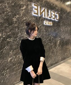 Elegant Hepburn-Style Black Velvet Dress for Women, Waist-Cinching, Petite-Friendly, Spring Layering, Short Skirt